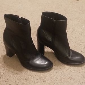 Gianni Bini black ankle booties